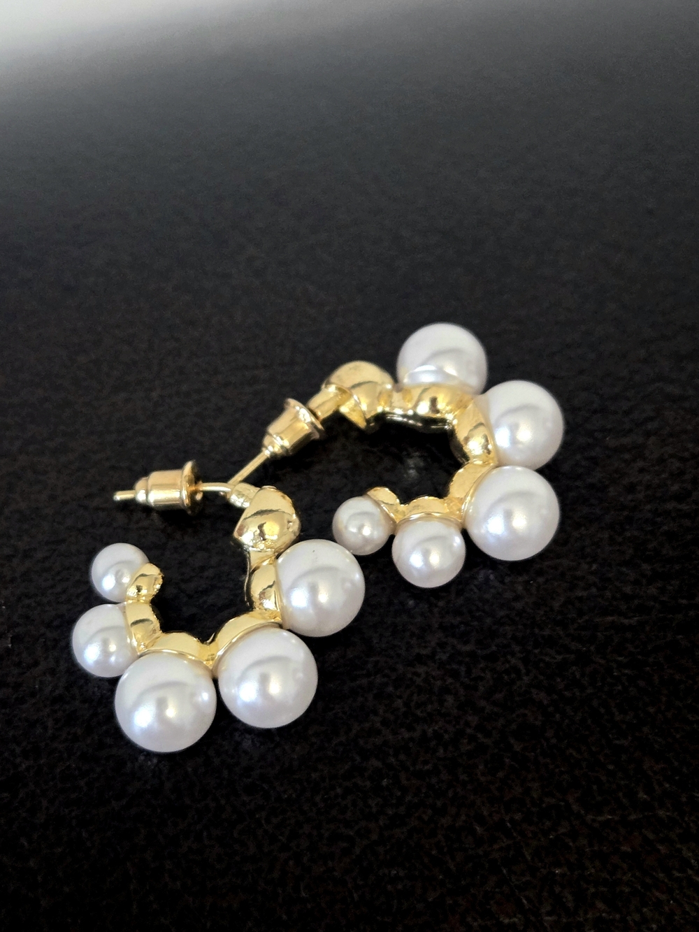 Elegant Vintage Pearl Hoop Earrings – Gold Tone  High-End Fashion Jewelry